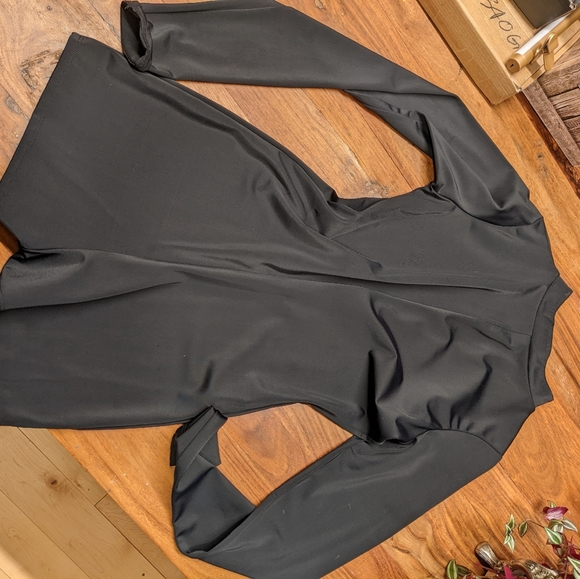 Black mock neck romper - Picture 3 of 3